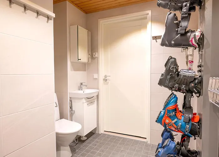 Base Camp - North Side * 列维